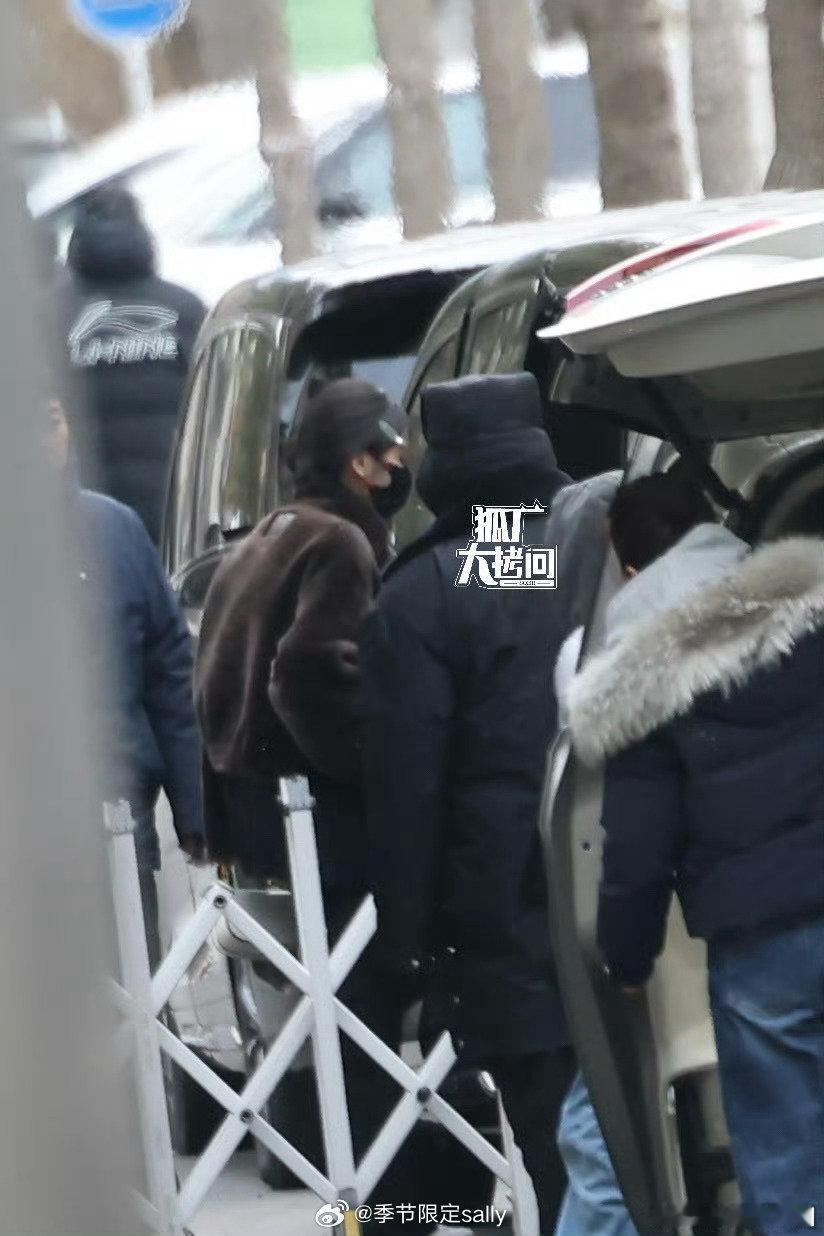 田曦薇现身央视春晚首次大联排，期待首次春晚亮相 田曦薇央视春晚联排