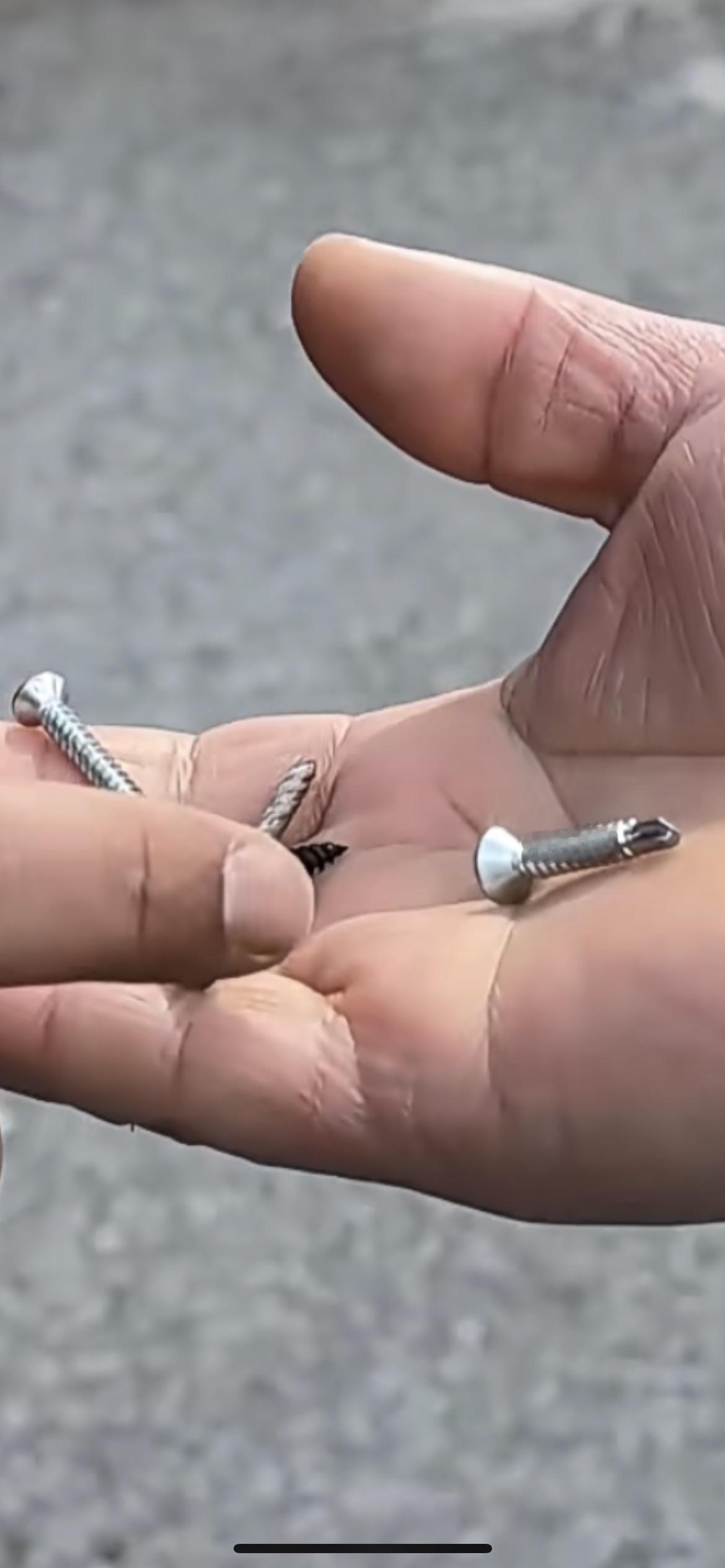 1月24日湖南浏阳，气人！疑似人为投放！工业园车主的烦恼：闸口频现扎胎钉，保洁保