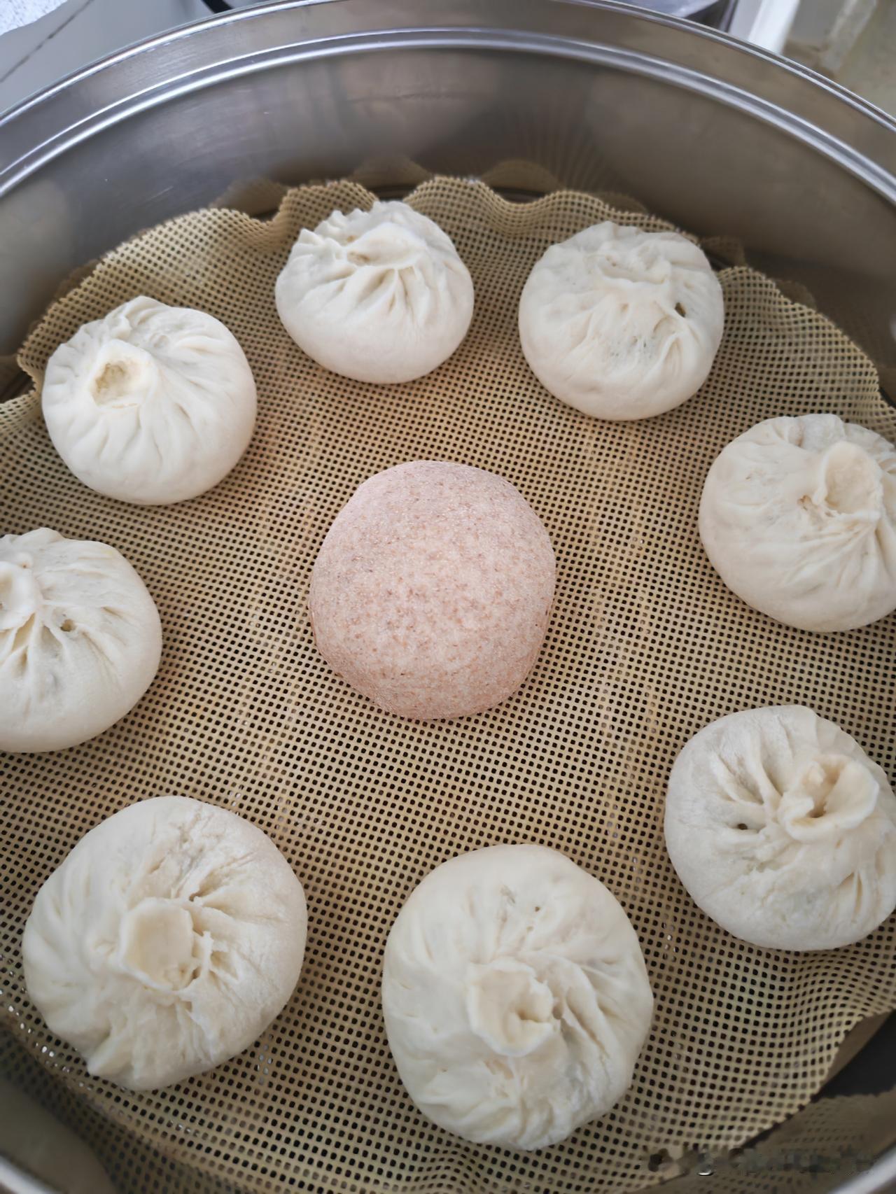 我妈的肠胃就是检验食品安全的法宝。

那天我妈拉裤子里，是因为早餐吃了一个外面卖
