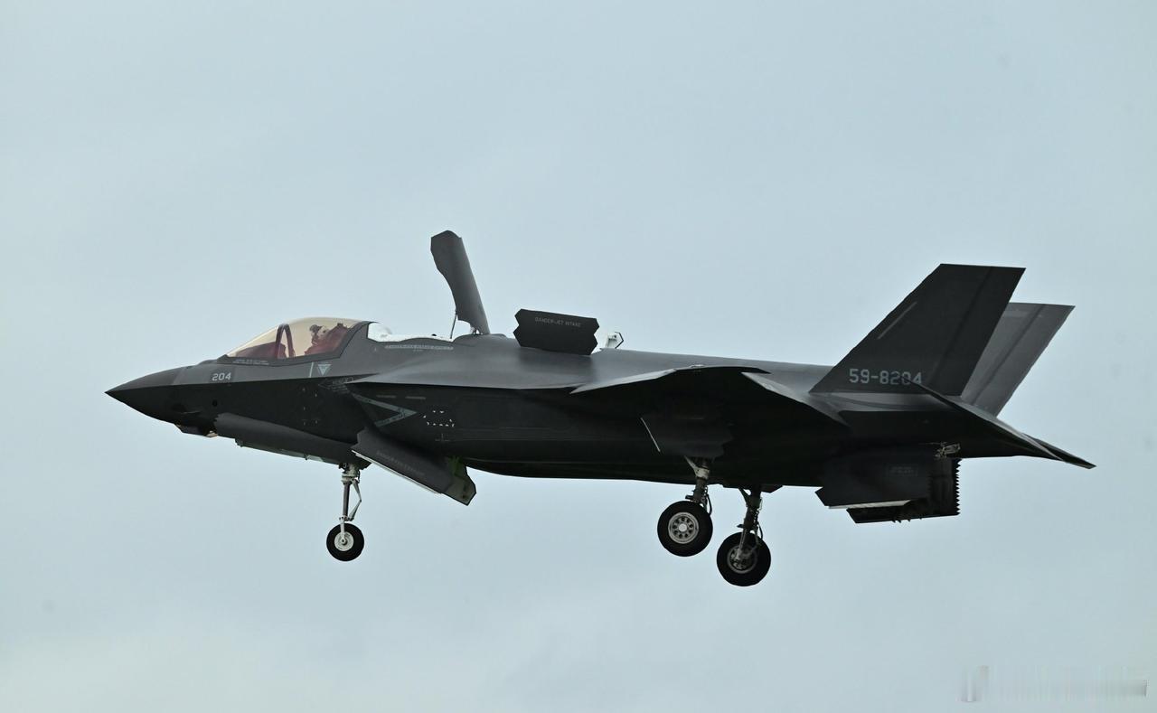 日本航空自卫队首批3架F-35B战斗机于今天即8月7日中午12点30分左右抵达新