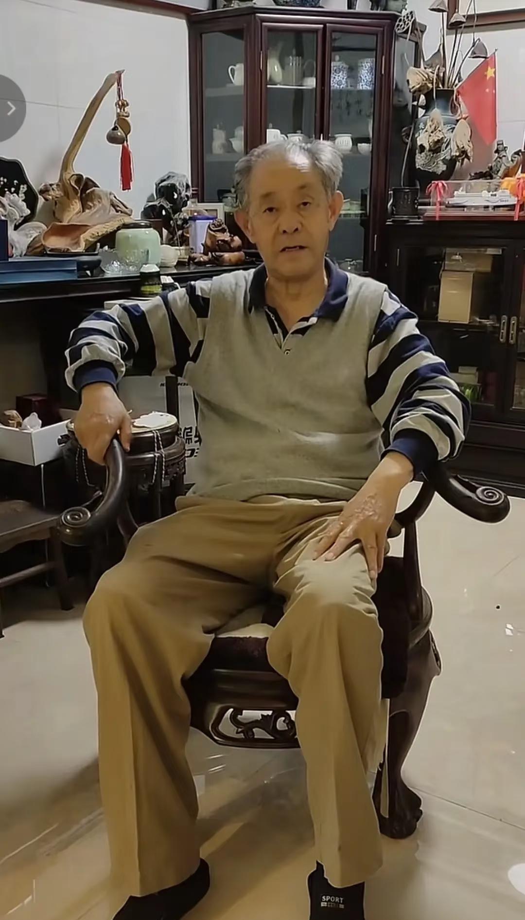 古画谜案大反转！
徐湖平刚被请喝茶，庞叔令就甩出致命铁证
 
家人们速来吃瓜！