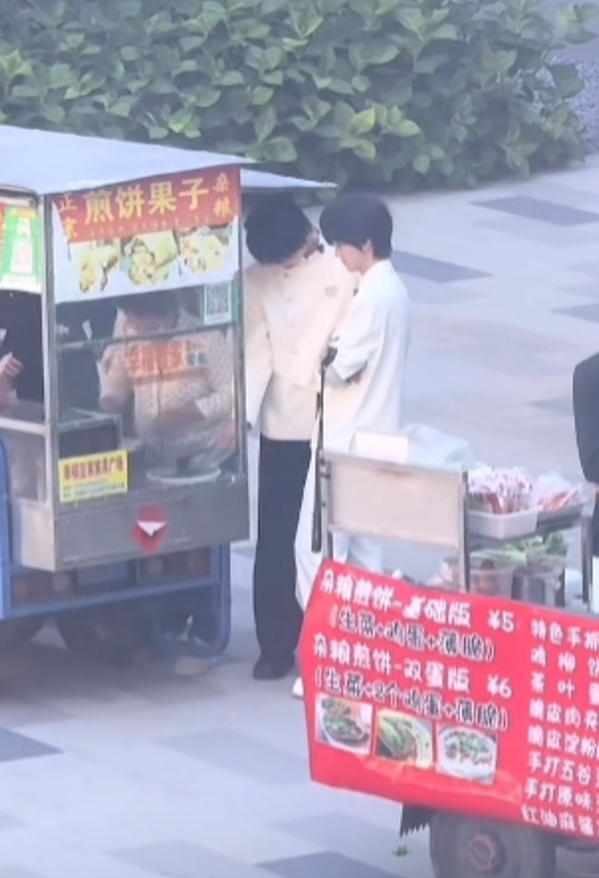 老哼这身材比例也太逆天了 