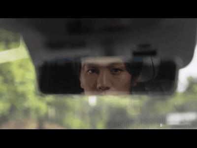 我女单手转方向盘也太帅了吧！ 