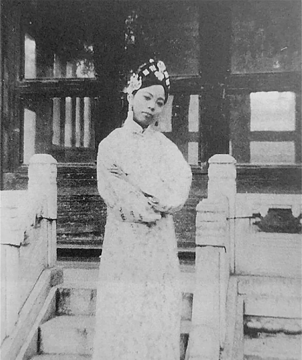 民国离婚第一案，妃子把皇帝告上了法庭。

1931年，天津地方法院收到一份诉状，