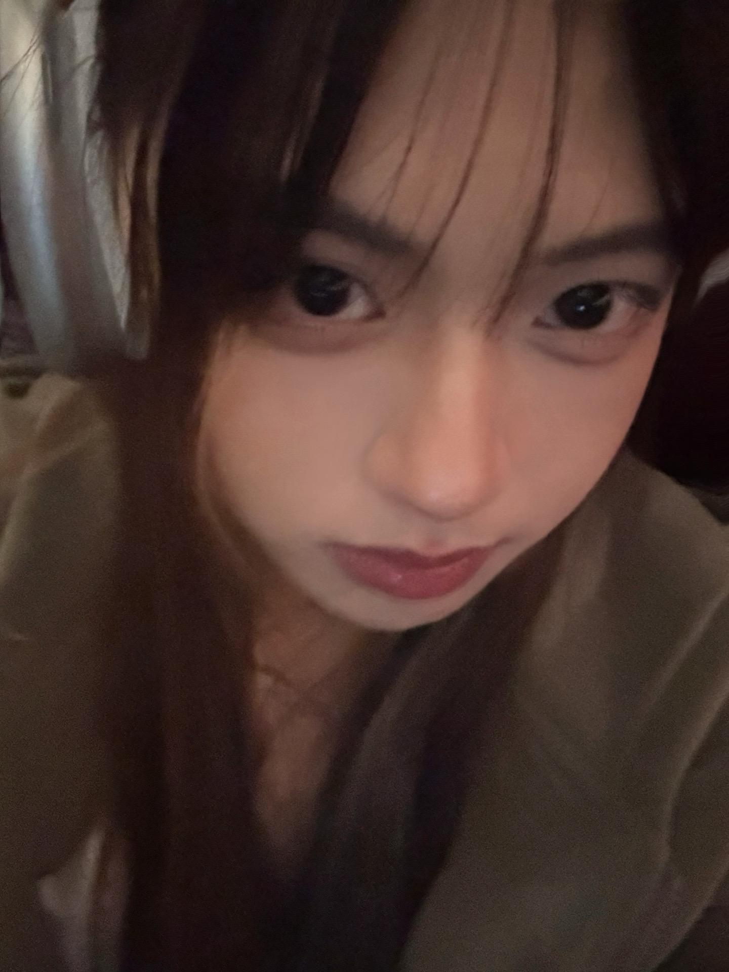 讨厌下雨天 直到你说有你给我撑伞 我开始期待乌云密布