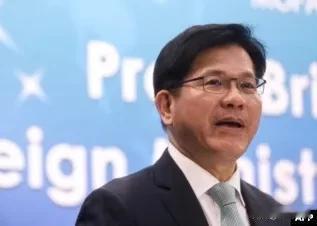 林佳龙窜访波兰   宣布台波直航

台外事部门负责人林佳龙率团窜访波兰，昨天在华
