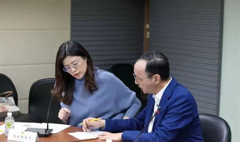 郑丽文不邀请朱立伦出席国民党全代会？

这事透着一股怪味。

国民党全代会下周六