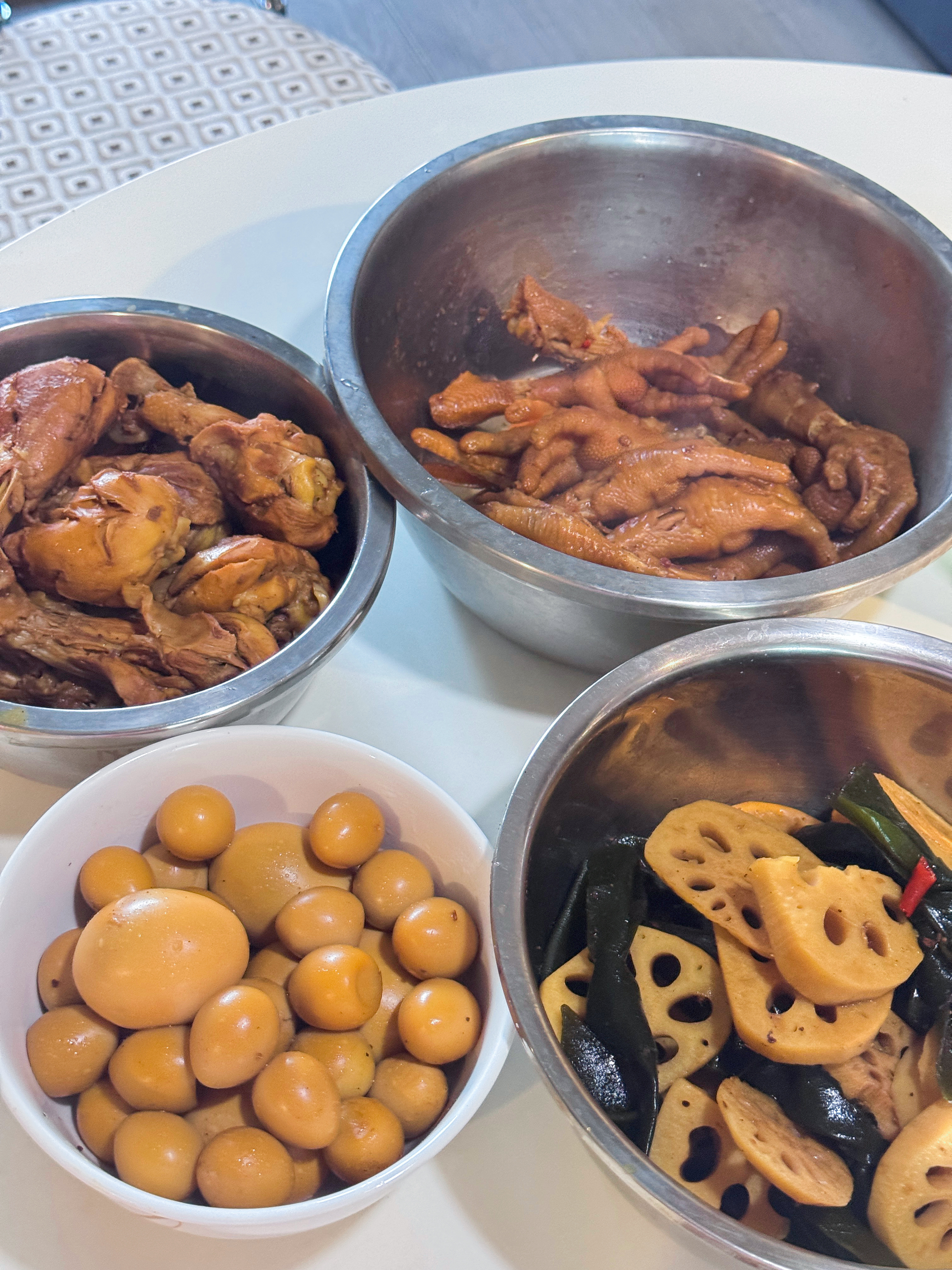 突发奇想在家卤菜，成品超成功！饭后去兴隆湖散步，湖边篮球场重新开放啦，散步、跑步