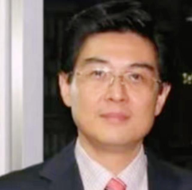 1976 年，毛主席病逝后，北京一中学生哭着跑到班主任办公室：“老师，我外公去世