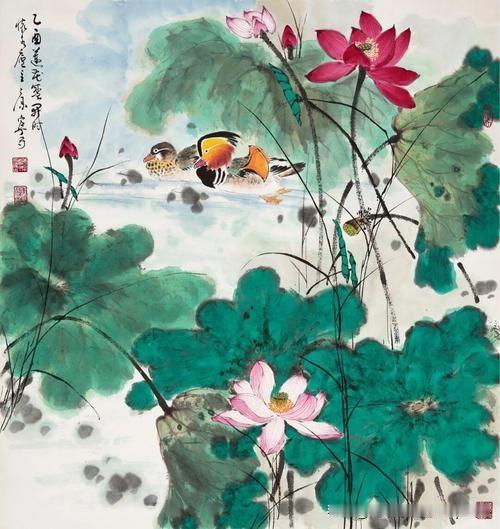 《莲叶》
——唐・郑谷
移舟水溅差差绿，
倚槛风摇柄柄香。
多谢浣纱人未折，
雨