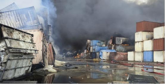 炸锅了！五船导弹核心"燃料盐"全速开进伊朗港口，美国这次是真的急红眼了！
 
最