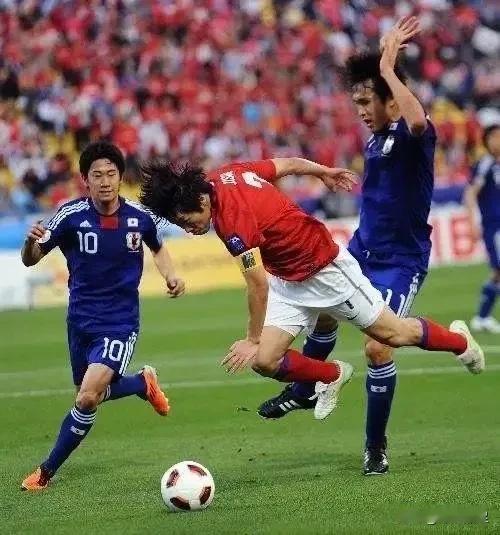 亚洲共有9队参加过世界杯，8.5个名额大概率在他们中间产生：
韩国队：11次世界