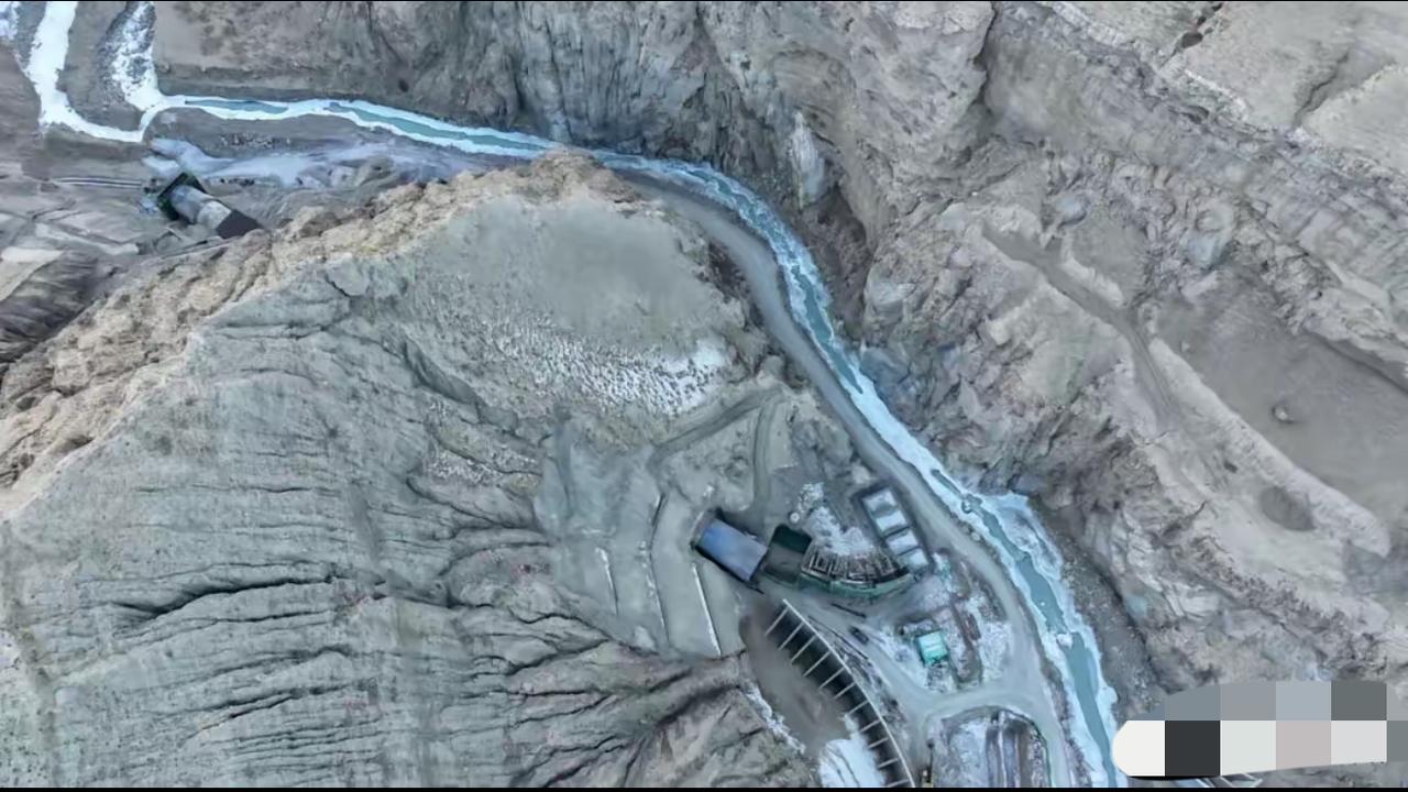 凿穿了，终于凿穿了。
凿穿了，凿穿了，我们终于成功的凿穿了昆仑山支脉，打通2.8