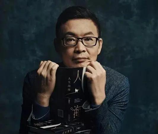 麦家在《人生海海》中写下这句经典：人生海海，潮落之后是潮起。你说那是消磨、笑柄、