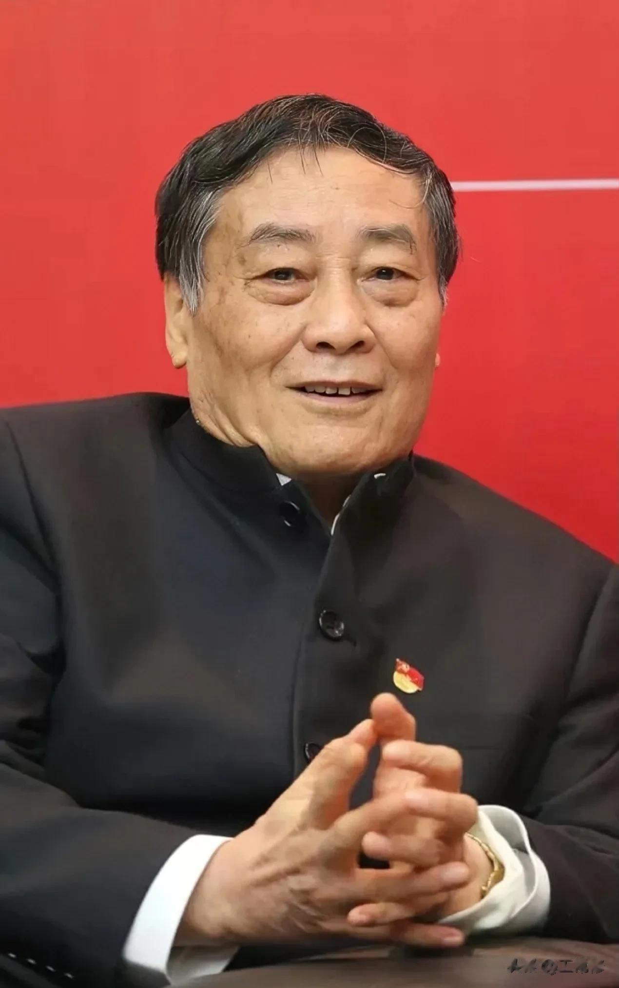 活动中，宗庆后和董明珠狭路相逢，宗庆后说:你总说你做的空调高端、挣钱，其实我比你