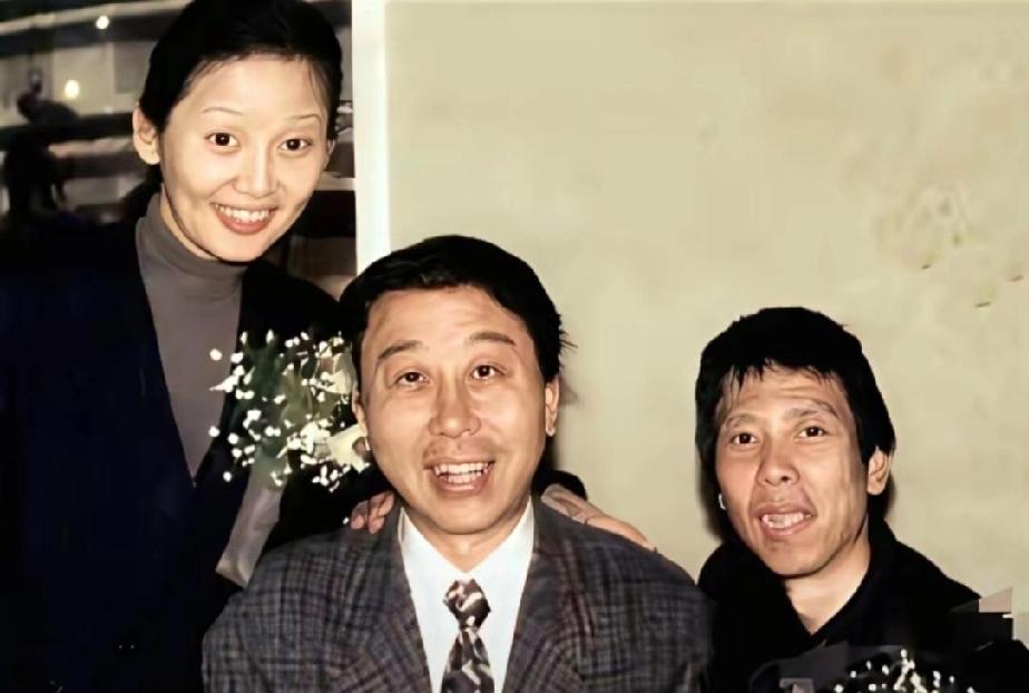 1999年冯巩参加冯小刚和徐帆婚礼的照片。