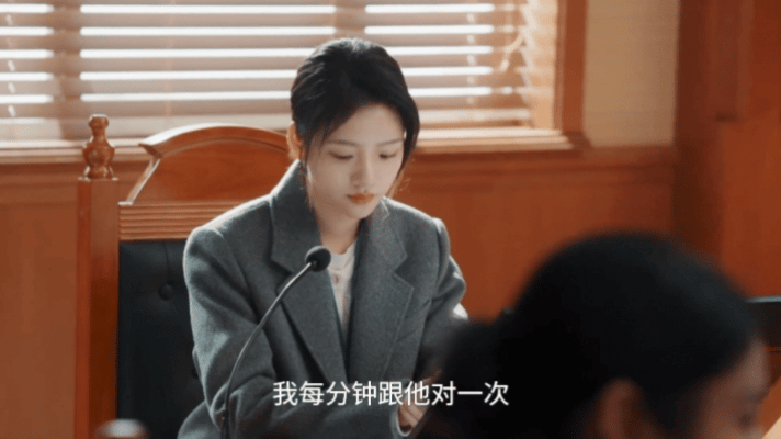 家事法庭拍出了陈奕迅的陀飞轮看着剧情，能清晰感受到时间在一点点流逝。《家事法庭》