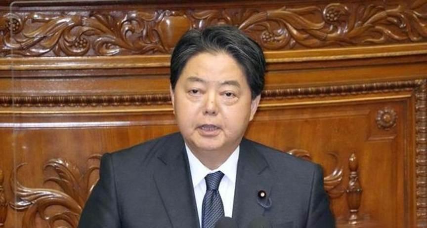 称呼变了，信号也就变了。10月19日，中国外交部回应高市早苗参拜靖国神社时，已不
