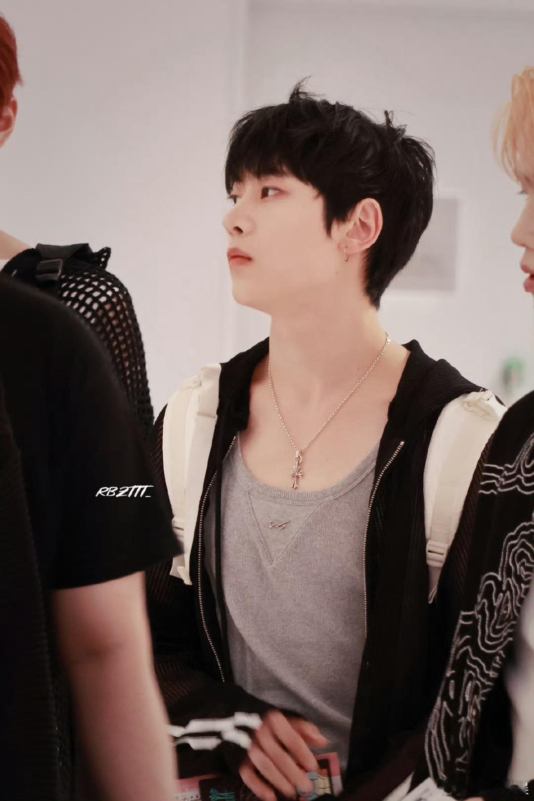 #ZB1将举行签售会##ZB1到达上海#ZB1到达上海，[打call][打cal