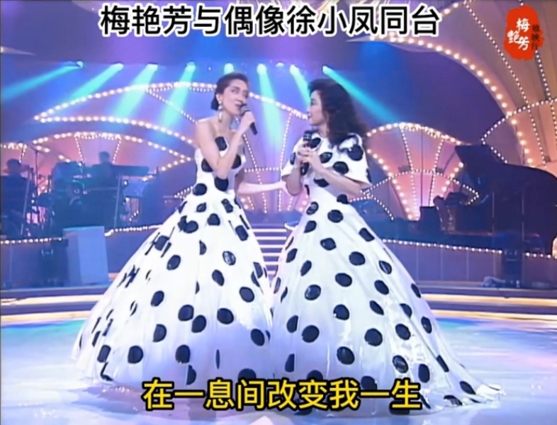 #徐小凤 今晚最佳#徐小凤彩排的时候，任达华在下面站着看，真唱的就好好。现在一看