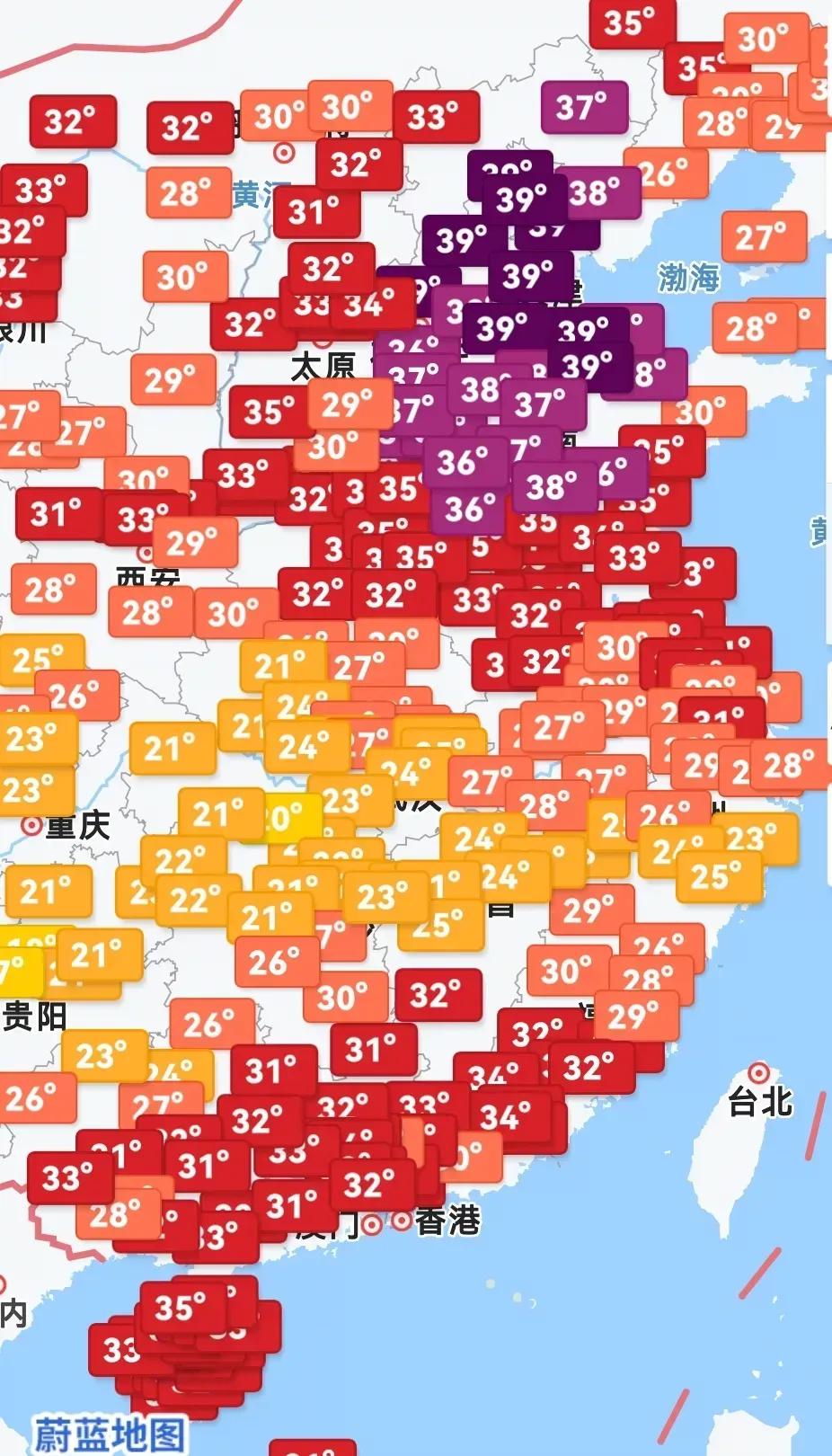 北京的室外温度绝对超过40度了，迎面吹来的风直接烫腿，我感觉我的腿毛都要烧焦了。