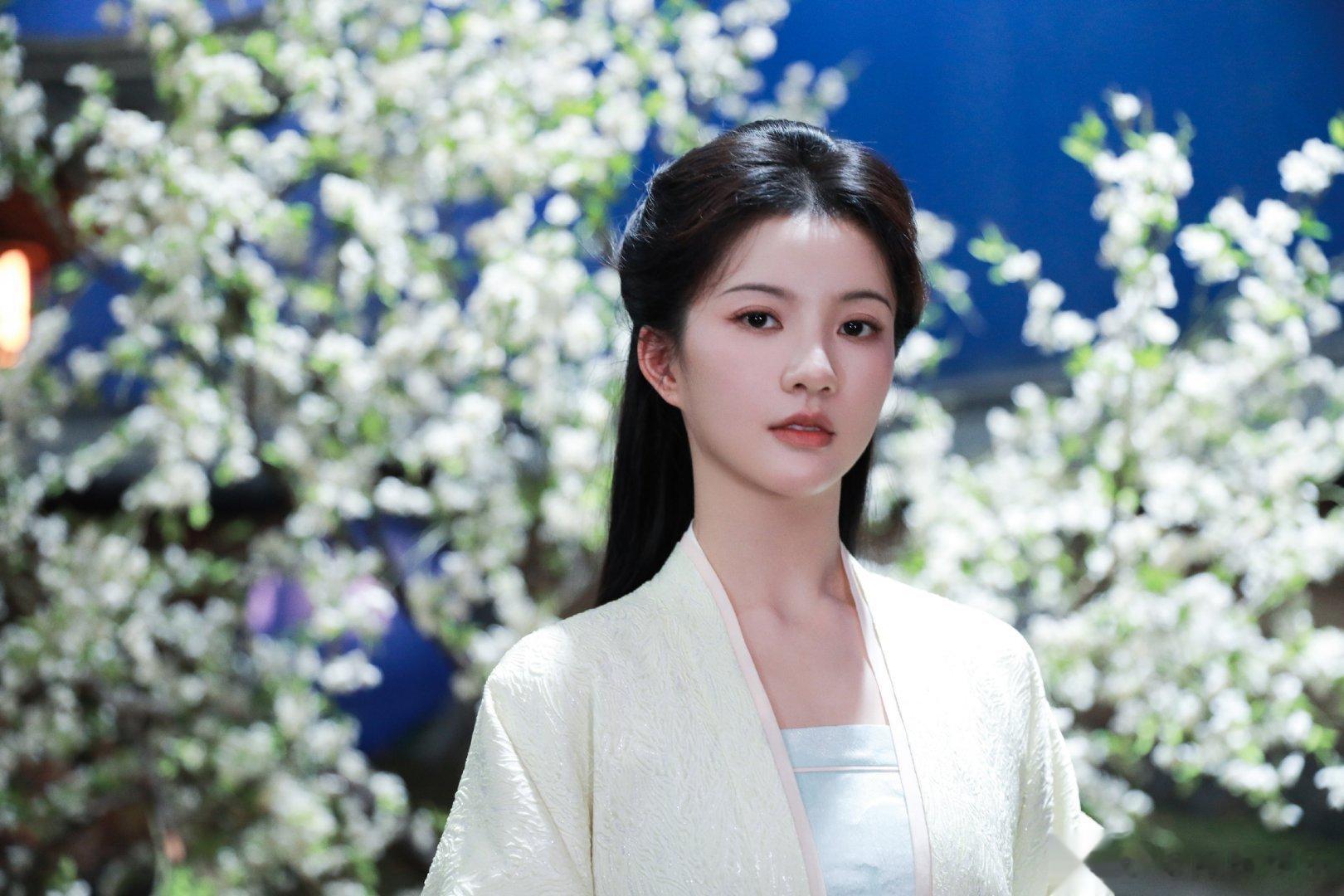 #硬糖少女303##刘些宁# 今日份糖妹新鲜物料刘些宁宁安如梦工作室更新新剧照从