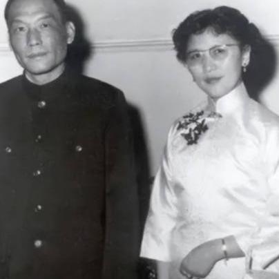 1982年，中央统战部副部长熊向晖已经63岁了，从领导岗位上退下来。叶剑英知道后