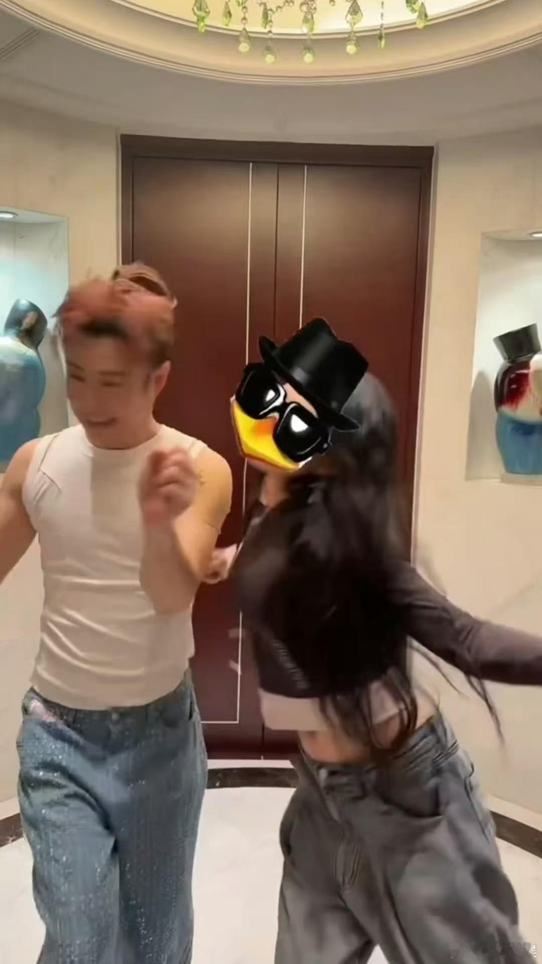 小沈阳沈佳润企鹅舞，可爱，哇哦 