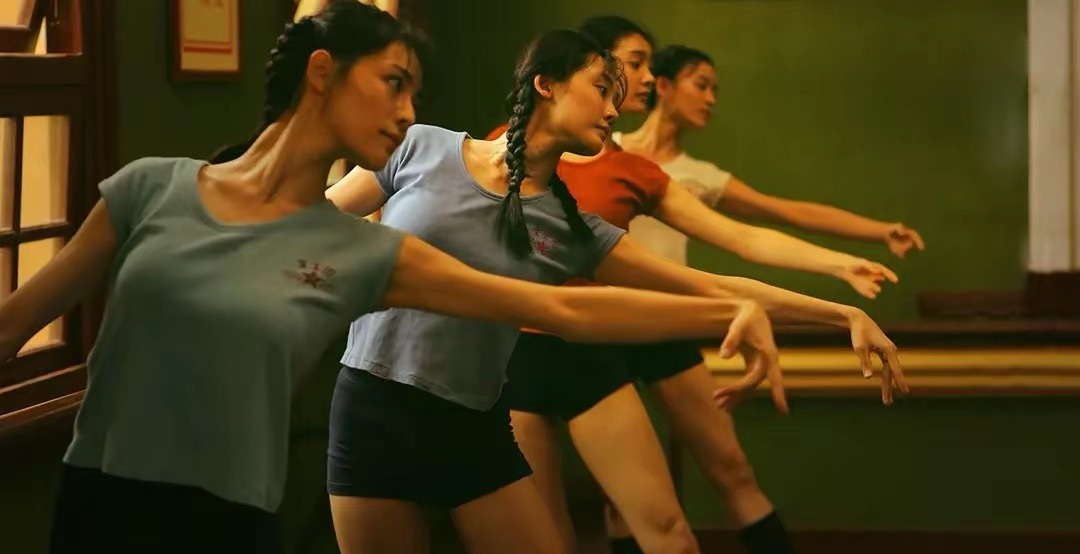 一晃《芳华》过去八年了，冯小刚亲选的“三美”，如今发展规划差距好大啊[傻眼] ​