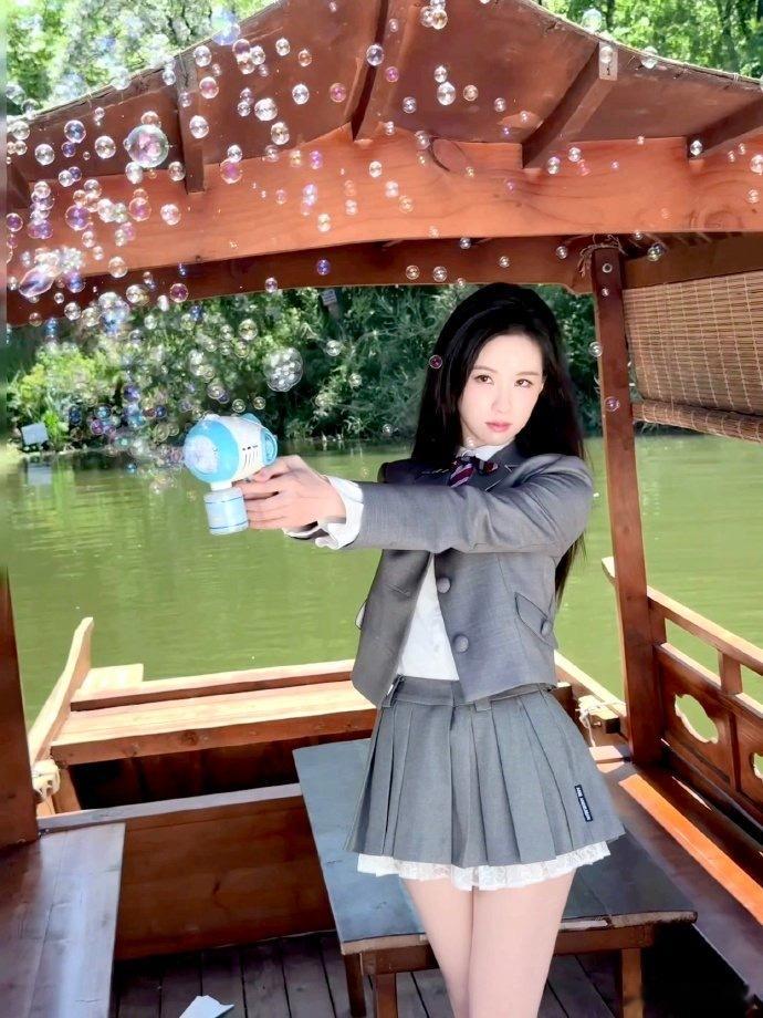 陈都灵陈都灵放高中高低暗恋三年谁高中日记本里没写过这样一个人啊，陈都灵这张脸，放