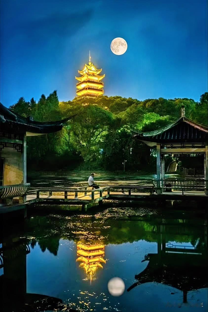 三甲医生：
很多人身体出了小状况，总喜欢自己骗自己。

腰酸，就当是坐久了；
夜
