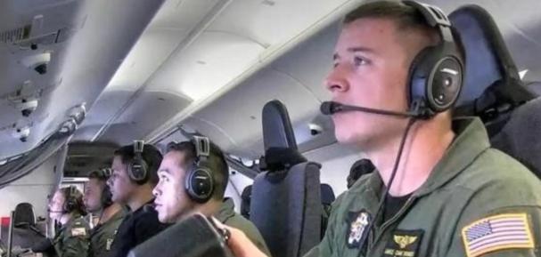 谁能想到中国在南海玩起“电子幻术”，一辆普通吉普车竟能幻化出整支航母编队，把美军