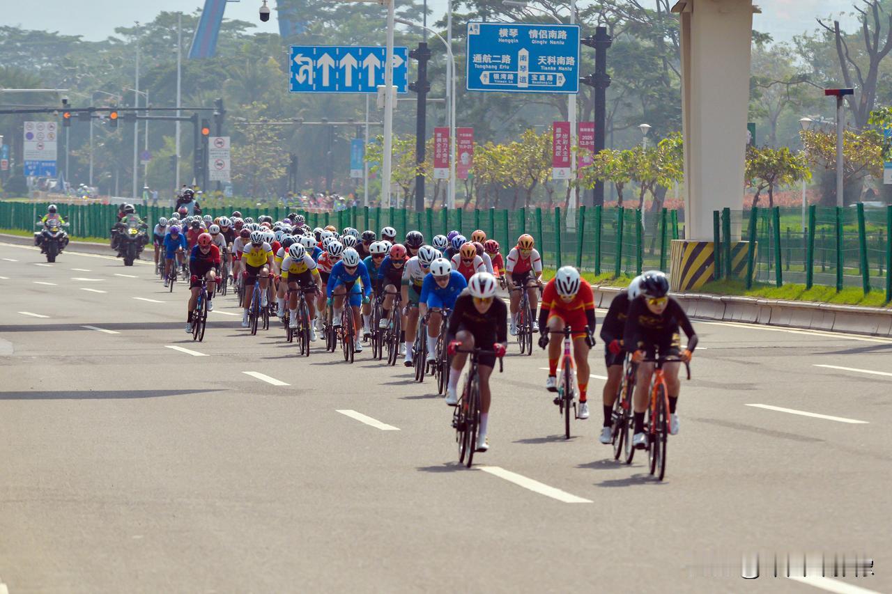 第15届全运会公路自行车女子个人赛在广东珠海举行