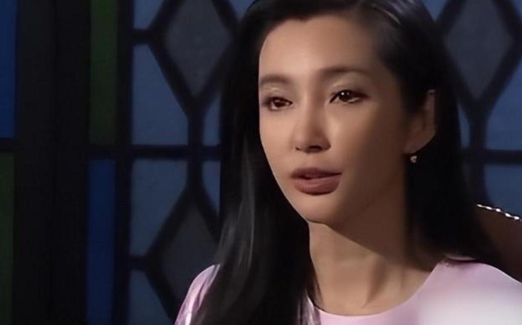 1995年，李冰冰拍了条广告，赚了26万，老板让她去广州拿钱，李冰冰心想，26万