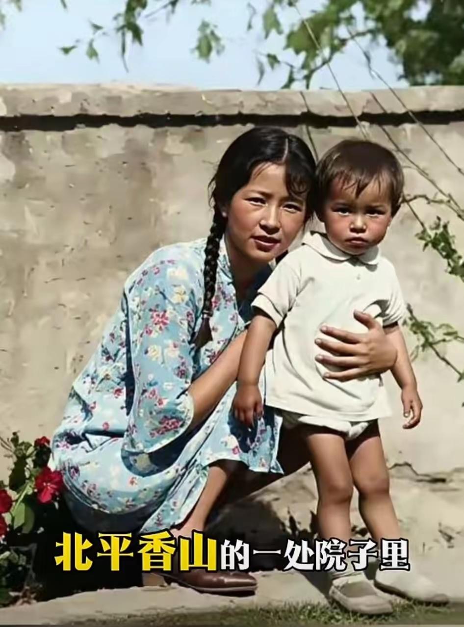 王铎：林徽因和自己的女儿
这张照片，可以看到当时林徽因的真实生活状态。