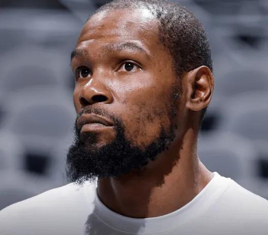 篮球痴汉杜兰特实锤了，他那该死的屌~丝气质，拿捏的死死的。
杜兰特说，他想要，保