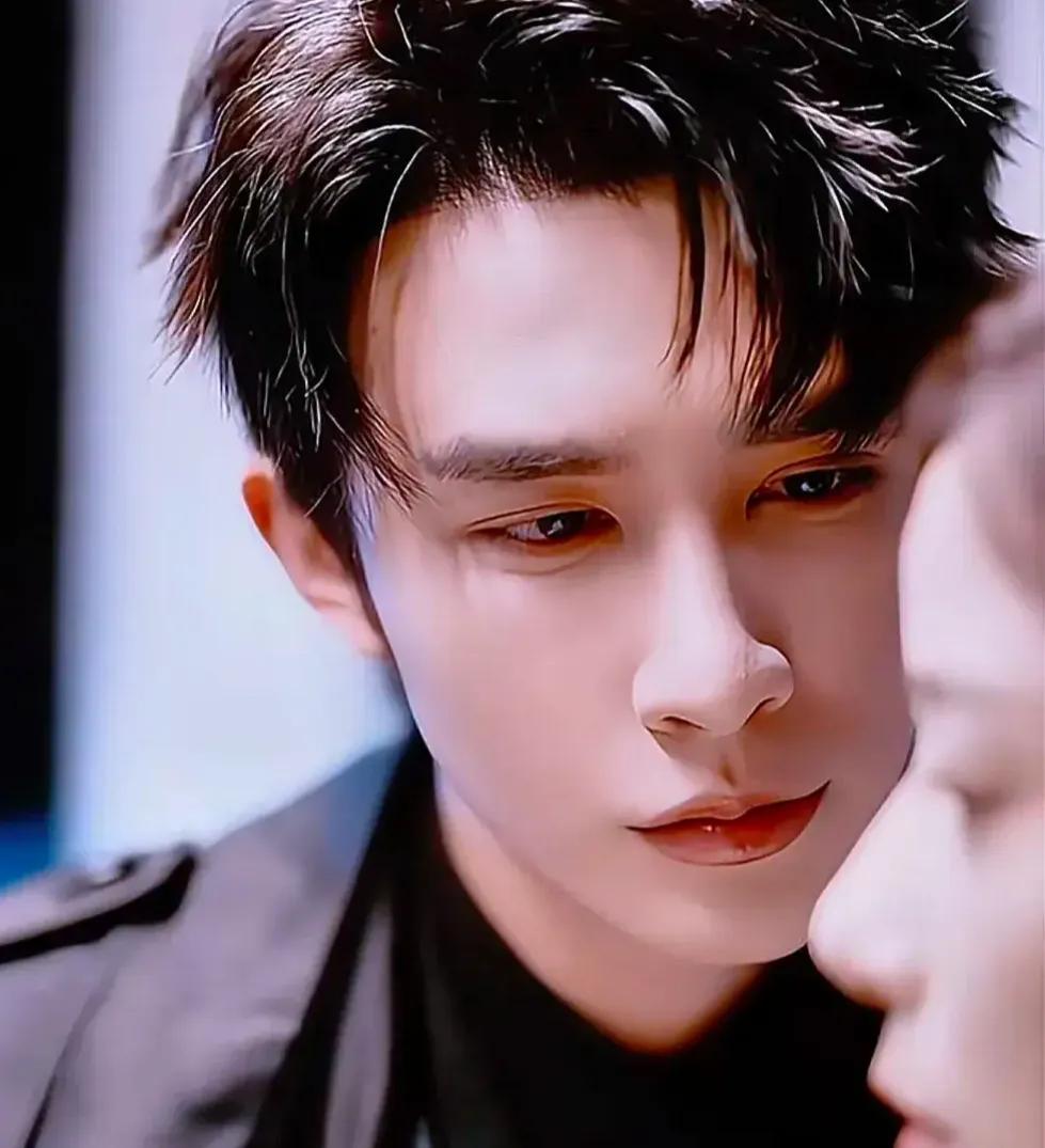 申浩男别藏了，今日这七部短剧杀疯了：

1.《提款机不当了校草全家急疯》
主演: