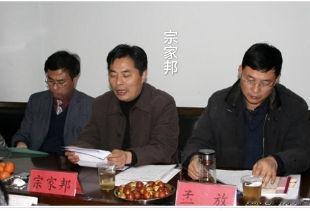 上联：酒里忧愁少，请高手对下联台上领导多
