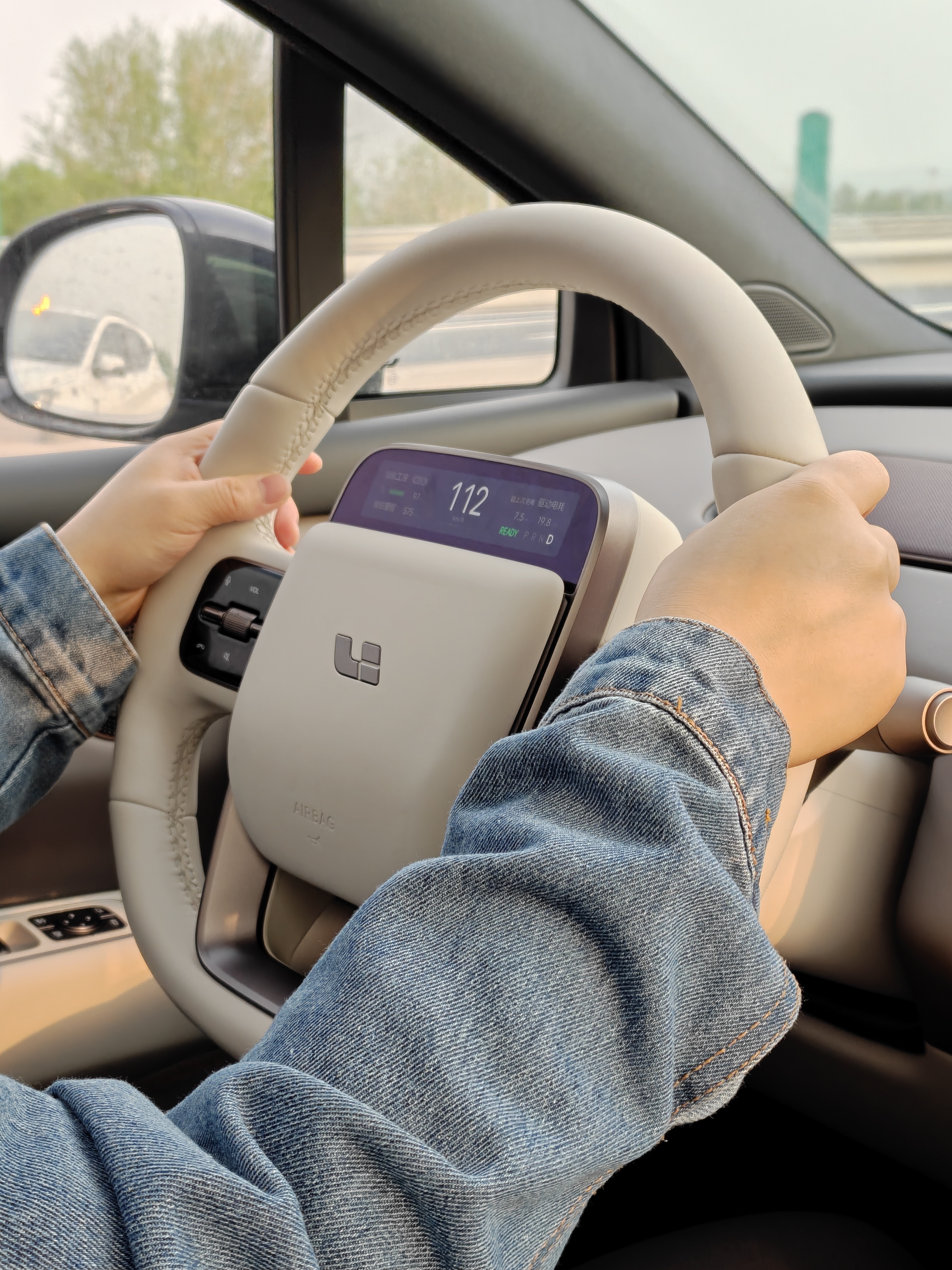 早早早，困困困。和姐妹一起出发去2026北京车展 。大家想看什么车，我来拍。 