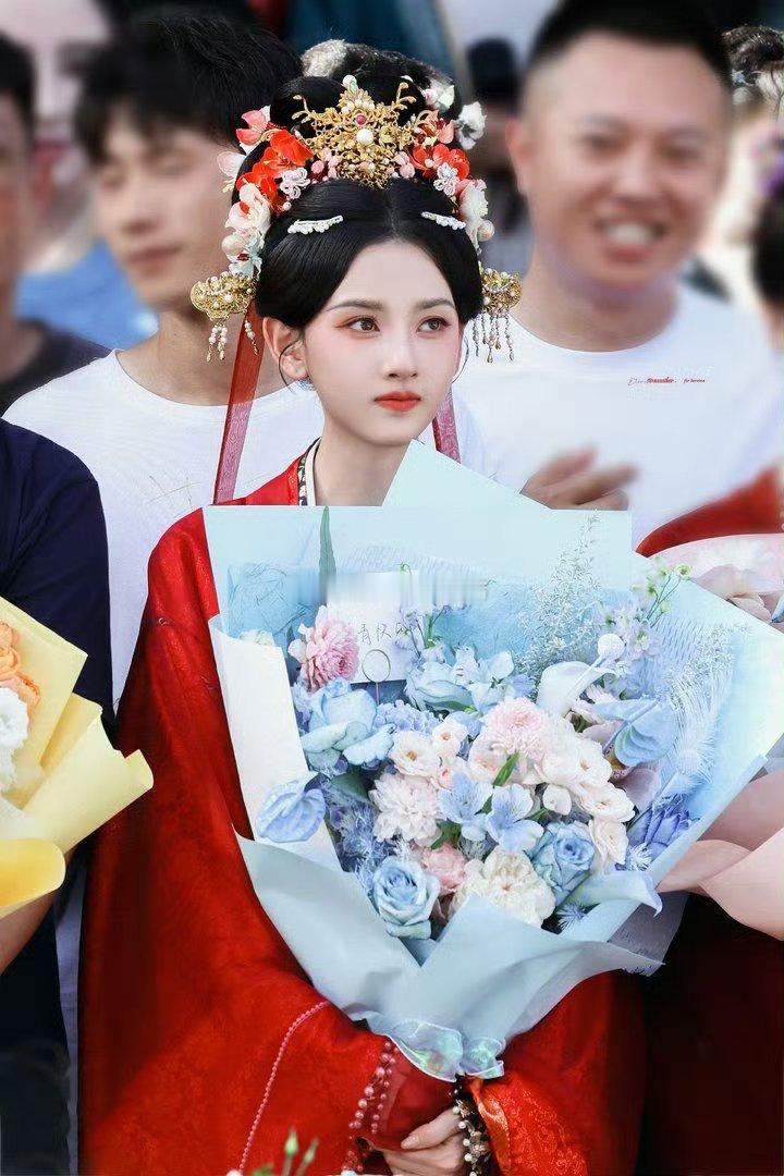 刘大锤曝周翊然宋祖儿谈过他俩真谈过？有人在扶贫吧？ 