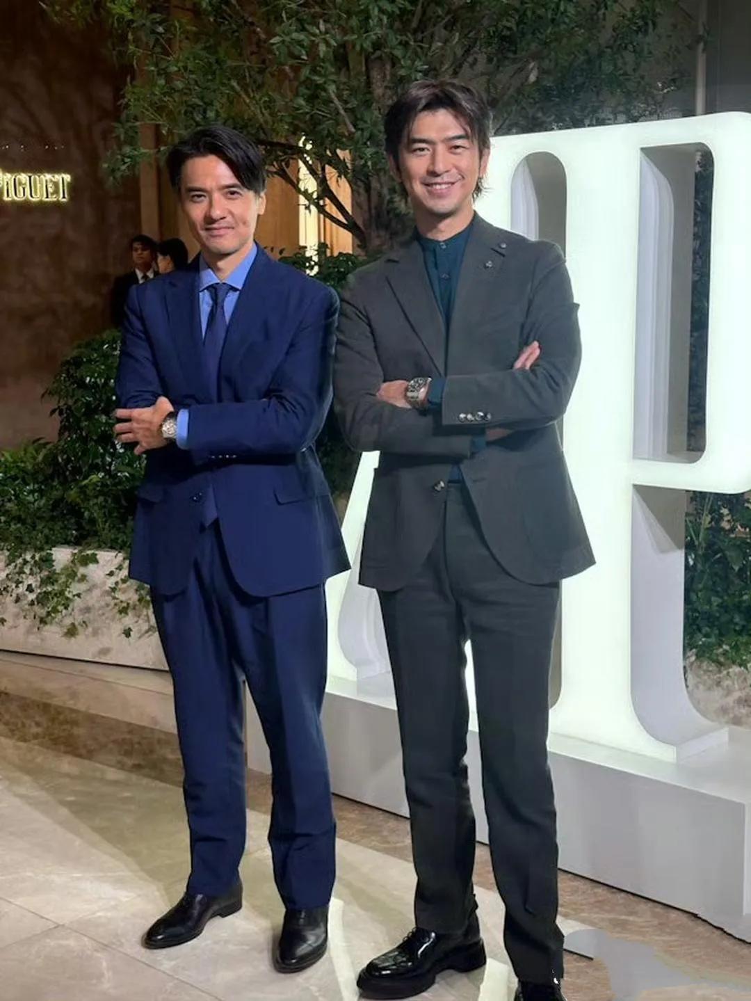 陈柏霖和冯德伦两人同框谁更帅？两人同穿西装外套，只是陈柏霖由那个“亚洲少女的初恋
