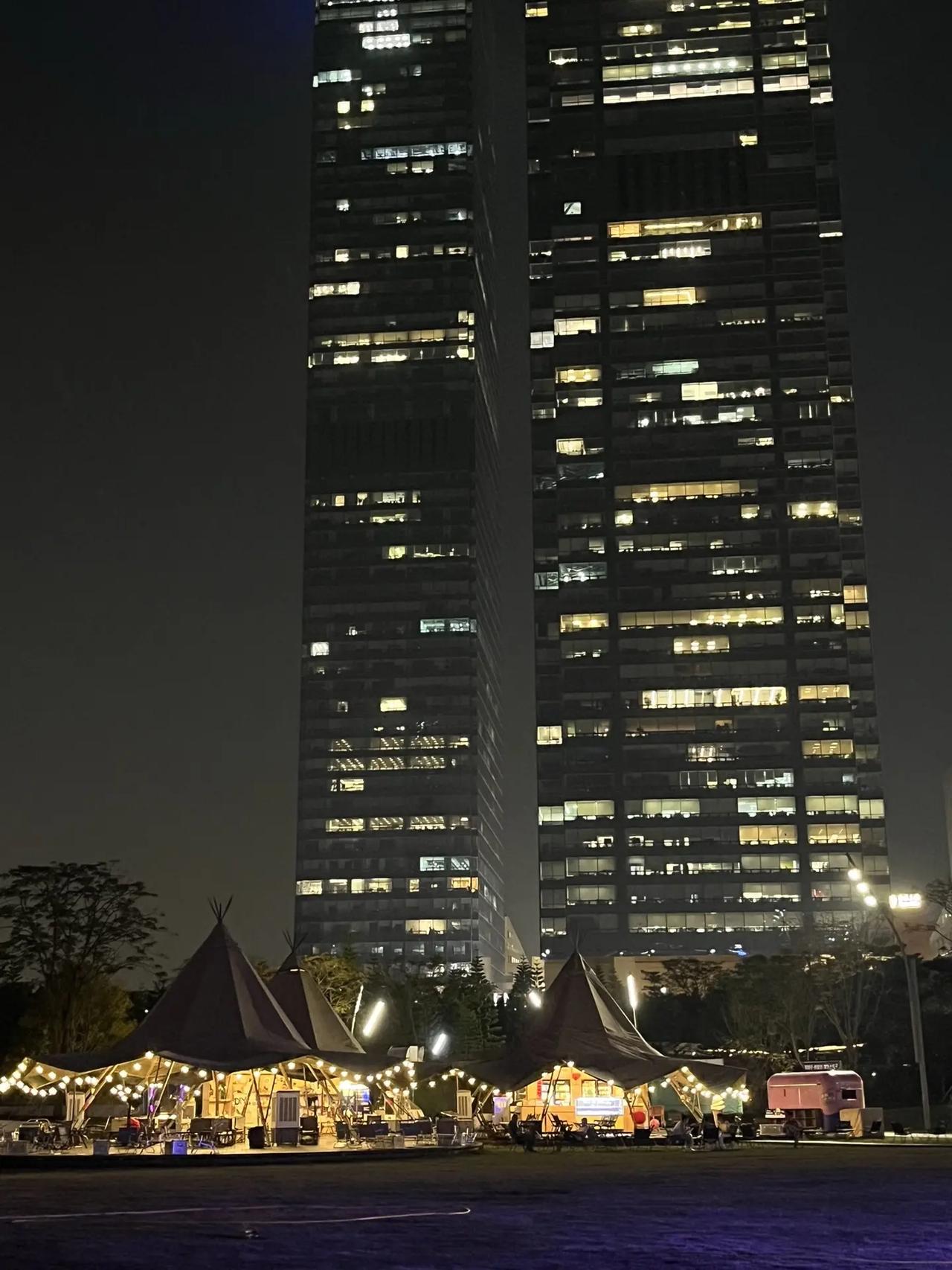 城市里的营地🏕️。高楼大厦下的公园营地🏕️户外营地打卡 城市营地 笔架山公园