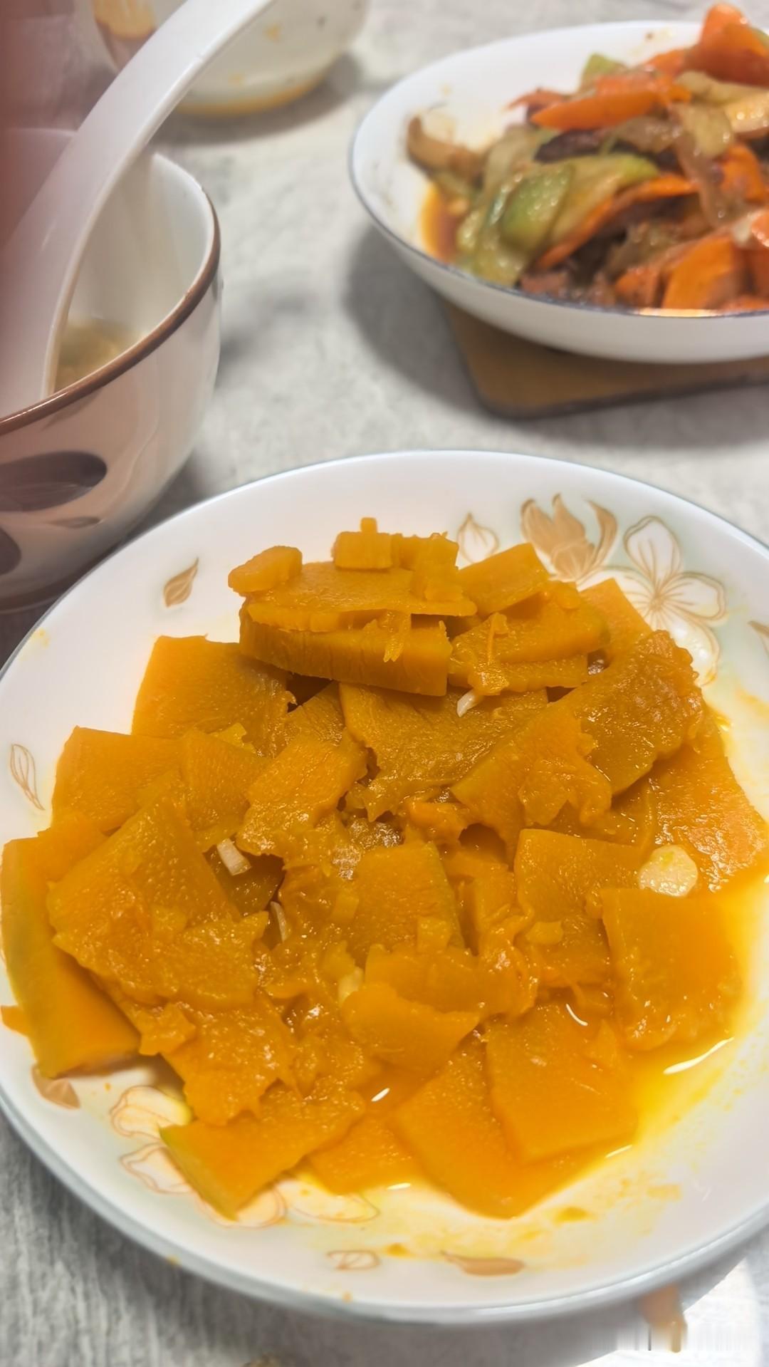这个季节的南瓜真好吃，又甜又糯，像吃红薯一样甜