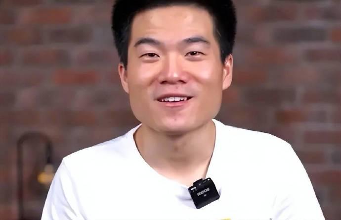 【董宇辉称没想过取代俞敏洪：他生活质量太差】
据梨视频报道，董宇辉在近日发布的视