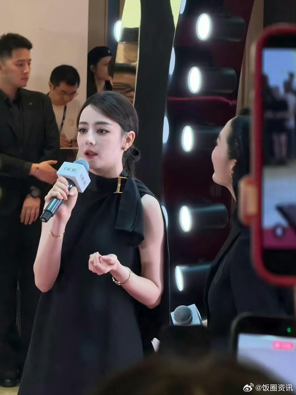 迪丽热巴如此高清的美貌迪丽热巴蝴蝶结马尾高领连衣裙迪丽热巴蝴蝶结马尾搭配高领连衣
