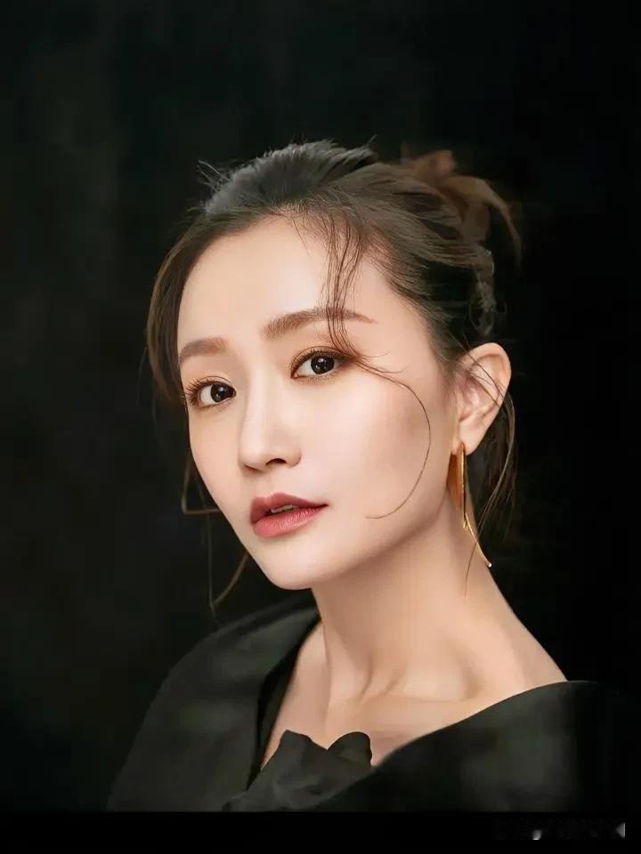 她是《知否》里的张大娘子，是《觉醒年代》里胡适的媳妇儿，一直不温不火，演技却了得