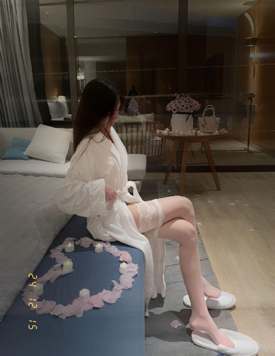 御姐 丝丝 蕾丝