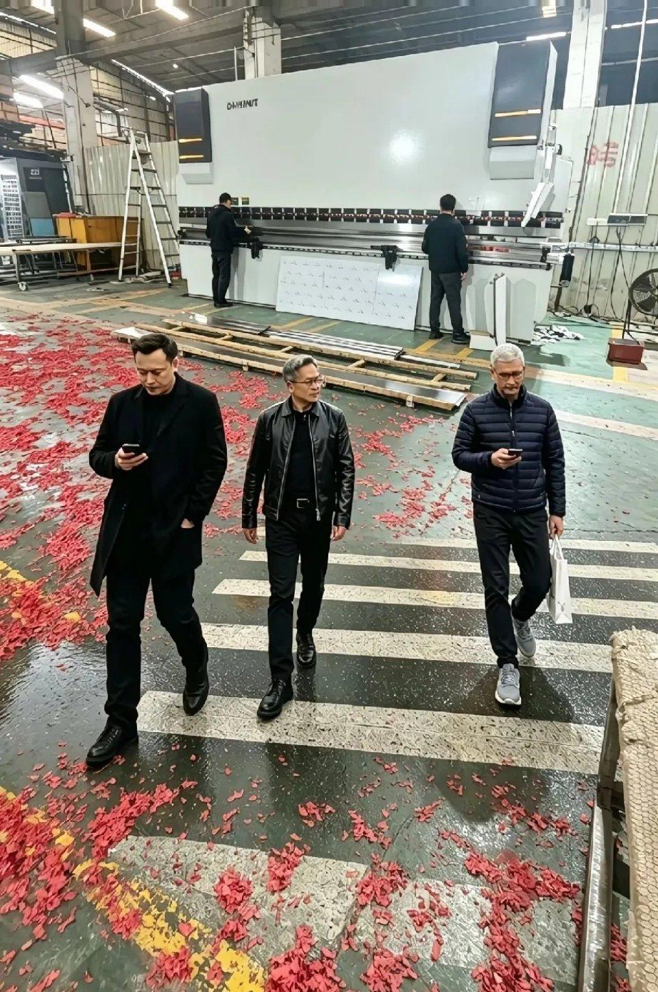 他们三个的能力和地位，已经富可敌国！我们四个平均的能力和地位，足以创建一国！ 