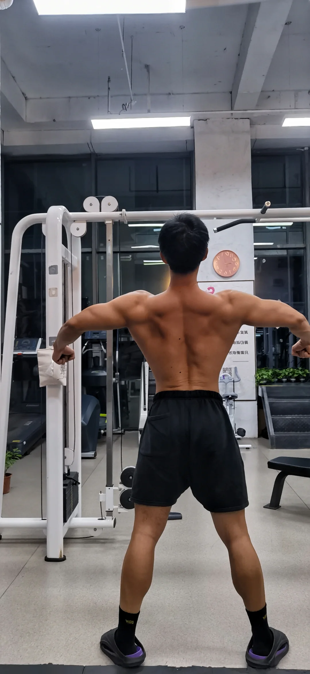 继续加强背部宽度