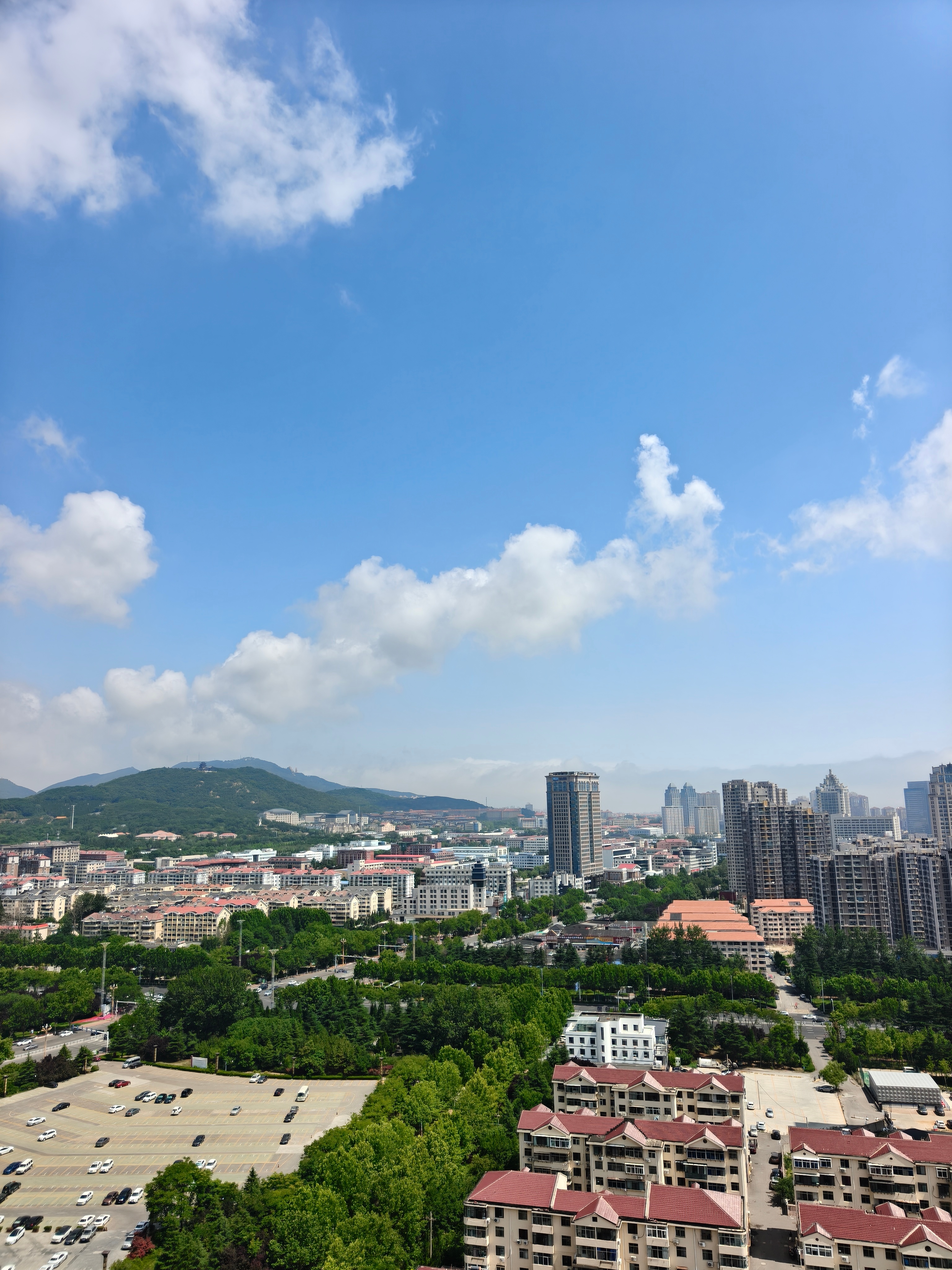 今日天气，多云间晴 